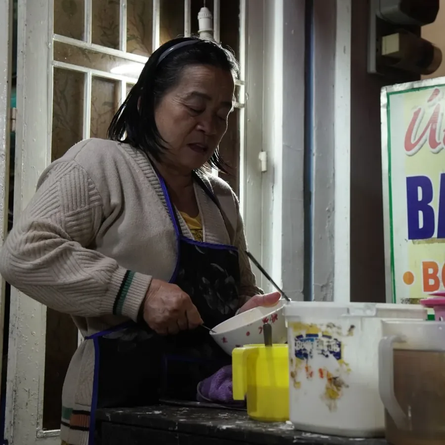 Bàn ăn tại Lê Đức Thành
